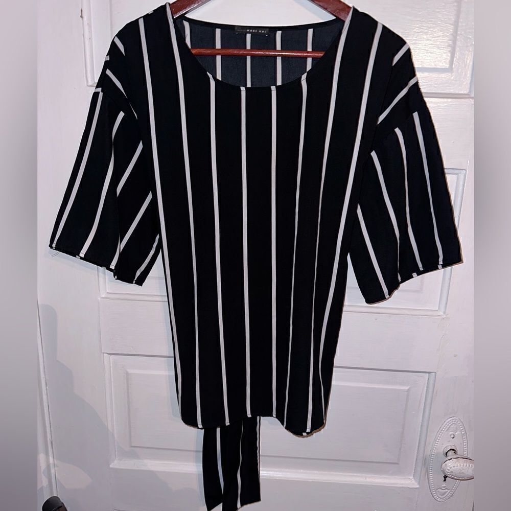 West Kei Black & White Vertical Stripe Blouse Size Medium